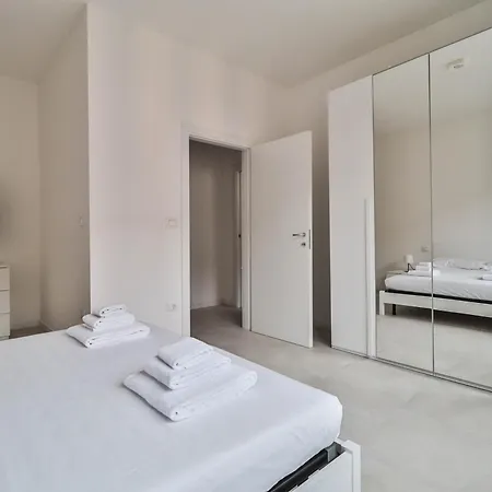 Arcade - 10 Minutes Walk To Piazza Maggiore Διαμέρισμα *