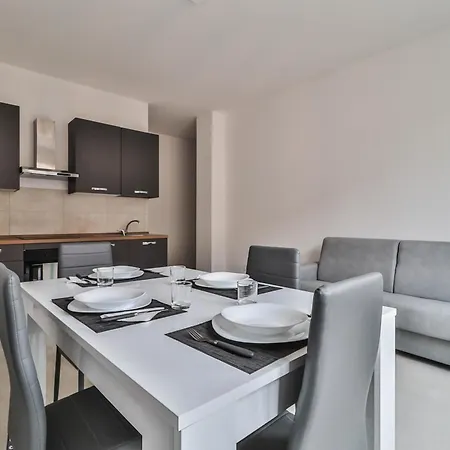 Arcade - 10 Minutes Walk To Piazza Maggiore Lägenhet *