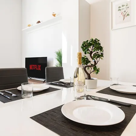 Arcade - 10 Minutes Walk To Piazza Maggiore Lägenhet