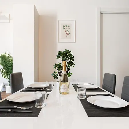 Arcade - 10 Minutes Walk To Piazza Maggiore Lägenhet